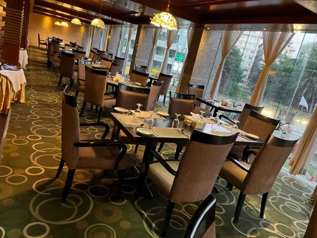 Durable Nylon Printed Broadloom Carpet for Restaurants & Dining Spaces