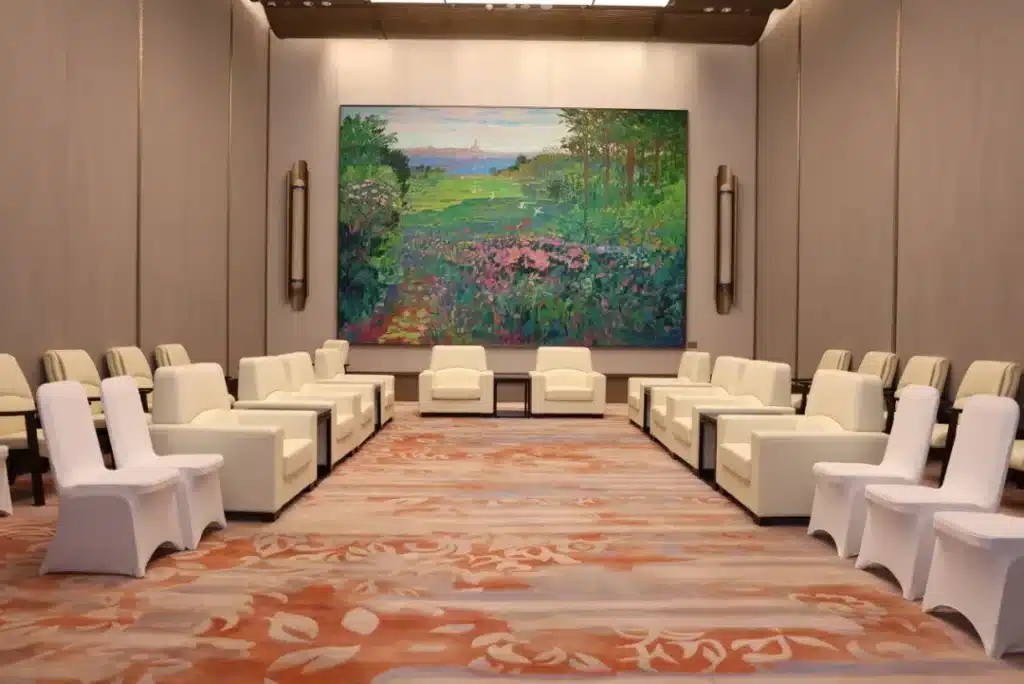 Custom Patterned Axminster Carpet Heavy-Duty Commercial Grade for Luxury Hotel Lobby & Suites