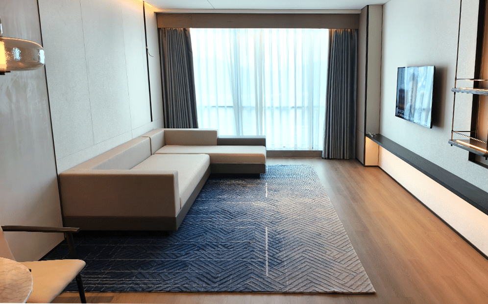 Custom Hand-Tufted wool carpet with jade-inspired patterns in Marriott Jieyang lobby.