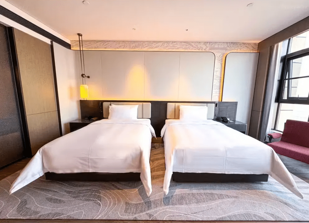 https://qianqiaocarpet.com/wp-content/uploads/2026/03/guest-room-carpet-1.png